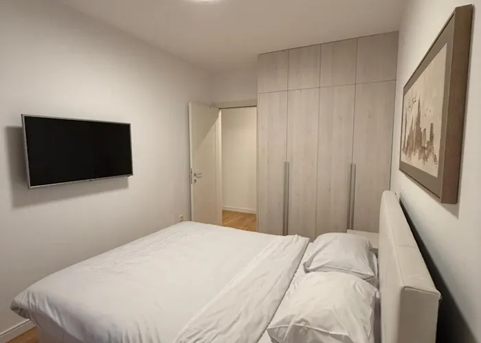 White Homes 45 • Point *