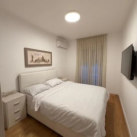 White Homes 45 • Point Daire Podgoriçe