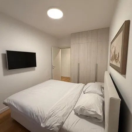 White Homes 45 • Point *