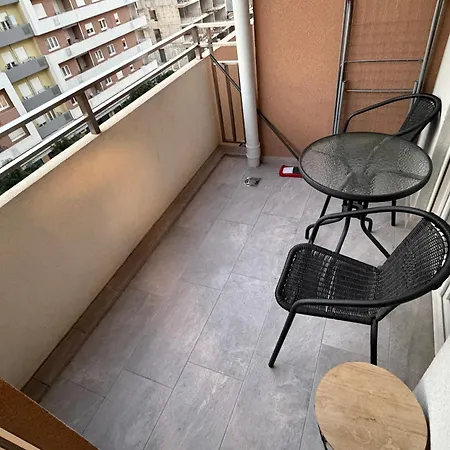 White Homes 45 • Point *